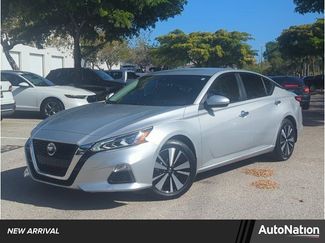 Used 2022 Nissan Altima 2.5 SV video 1