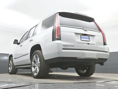 Used 2020 Cadillac Escalade Premium Luxury AWD/4WD image 50