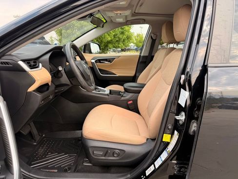 Used 2021 Toyota RAV4 XLE w/ Convenience Package AWD/4WD image 12