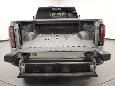 Used 2024 GMC Sierra 2500 AT4X AWD/4WD image 16