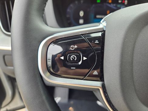 Used 2025 Volvo XC60 B5 Plus image 15