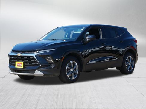 Used 2025 Chevrolet Blazer LT AWD/4WD image 3