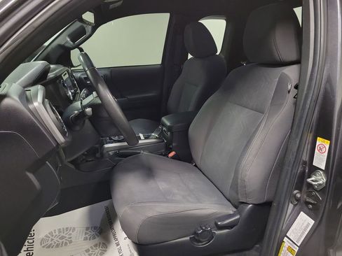 Used 2019 Toyota Tacoma TRD Sport image 13