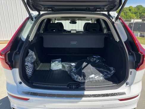 New 2026 Volvo XC60 T8 Ultra w/ Protection Package Premier AWD/4WD image 15