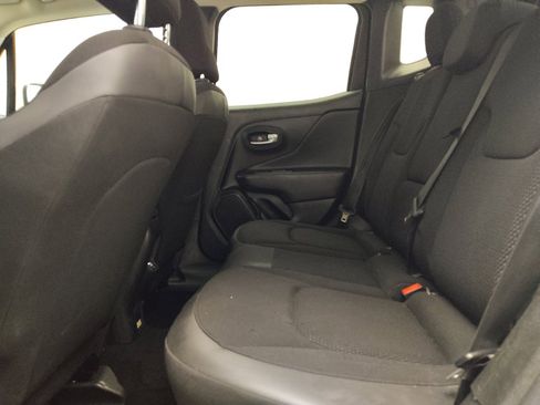 Used 2020 Jeep Renegade Altitude FWD image 18