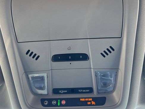 Used 2023 Chevrolet Equinox Premier image 42