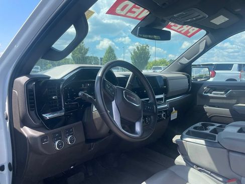 Used 2023 GMC Sierra 1500 SLT AWD/4WD image 9
