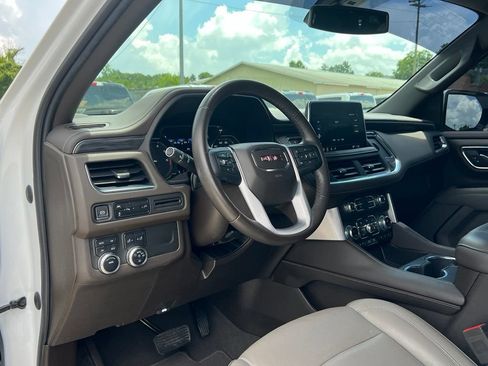 Used 2021 GMC Yukon XL SLT w/ Rear Media and Nav Package AWD/4WD image 12