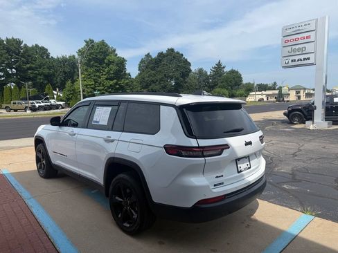Used 2023 Jeep Grand Cherokee L Laredo AWD/4WD image 7