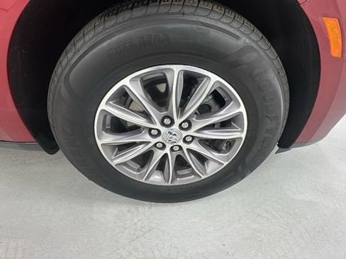 Used 2024 Buick Enclave Premium image 9