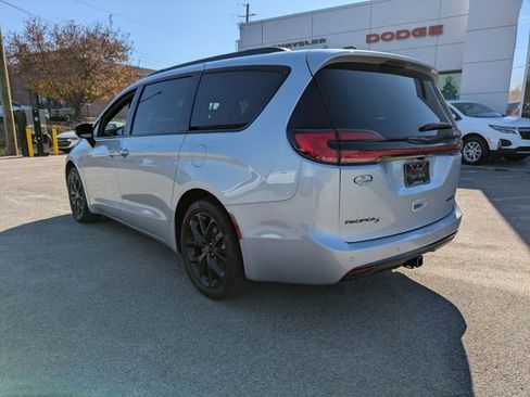New 2026 Chrysler Pacifica Limited w/ S Appearance Package image 6
