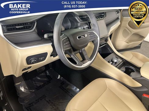 Used 2024 Jeep Grand Cherokee Limited w/ Black Appearance Package image 11