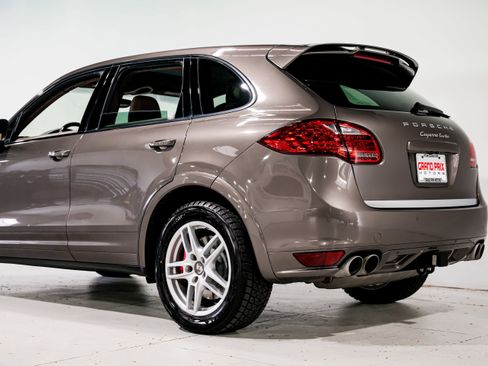 Used 2013 Porsche Cayenne Turbo AWD/4WD image 44