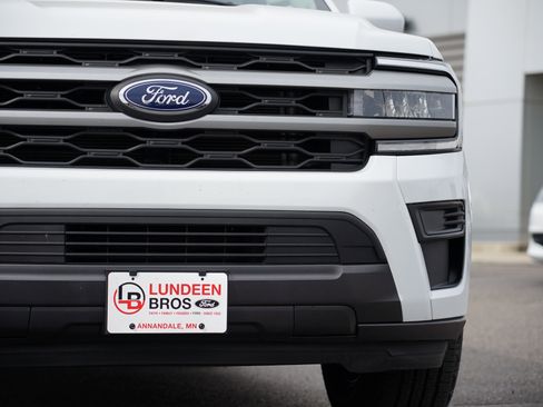 Used 2024 Ford Expedition XLT image 11