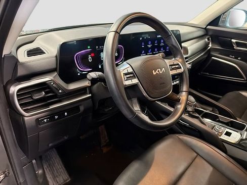 Used 2024 Kia Telluride S image 9