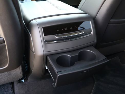 Certified 2024 Cadillac Escalade ESV Premium Luxury Platinum AWD/4WD image 17