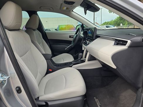 Used 2025 Toyota Corolla Cross L FWD image 27
