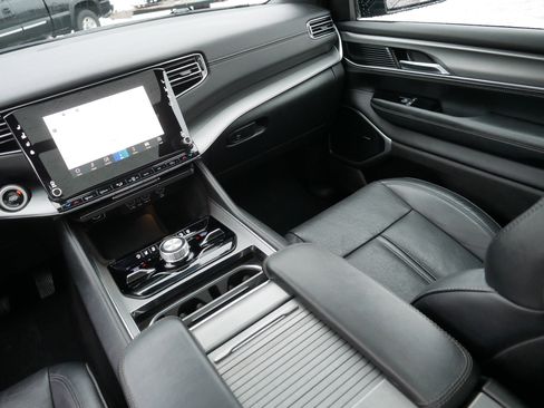 Certified 2024 Jeep Wagoneer Series II w/ Convenience Group I image 11