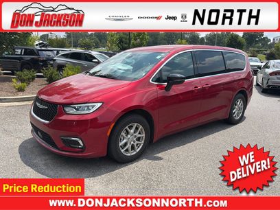 Used 2025 Chrysler Pacifica Select