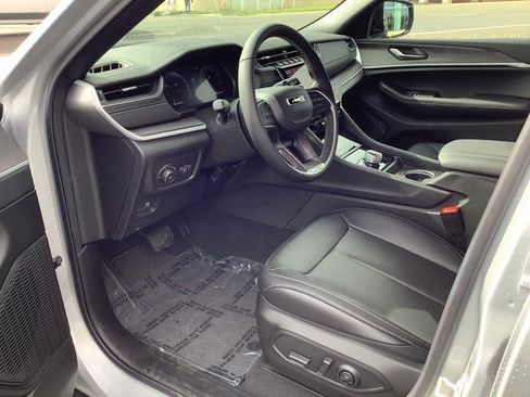 New 2025 Jeep Grand Cherokee Limited image 7