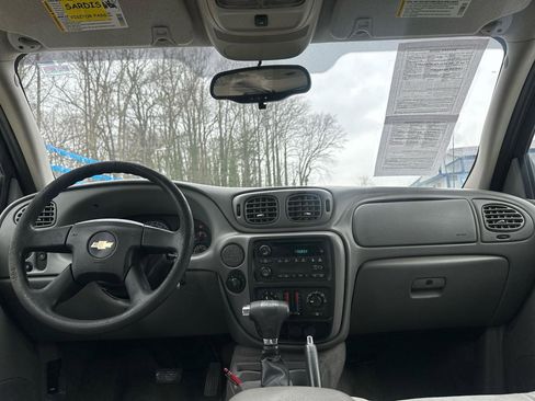 Used 2008 Chevrolet TrailBlazer LT w/ Sun And Sound Package RWD image 10