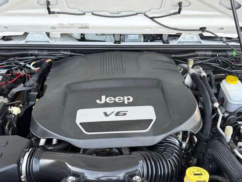 Used 2015 Jeep Wrangler Unlimited Sport w/ Connectivity Group AWD/4WD image 20