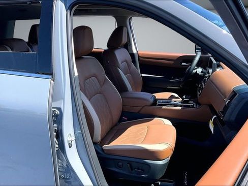 New 2026 Nissan Pathfinder Platinum w/ Accent Package FWD image 11