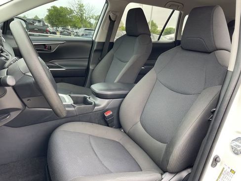 Used 2025 Toyota RAV4 LE AWD/4WD image 23