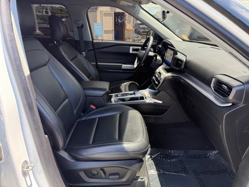 Used 2023 Ford Explorer XLT w/ Equipment Group 202A AWD/4WD image 20