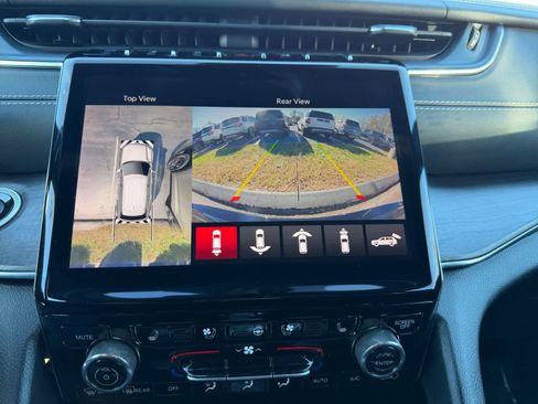 Used 2023 Jeep Grand Cherokee Overland w/ Advanced Protech Group III image 21