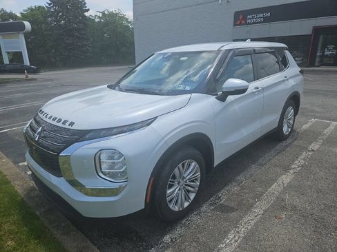 Used 2023 Mitsubishi Outlander ES AWD/4WD image 3
