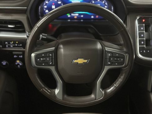 Used 2022 Chevrolet Suburban LT w/ LT Signature Plus Package RWD image 3