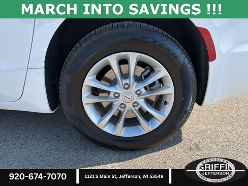 New 2026 Chrysler Pacifica Select image 17