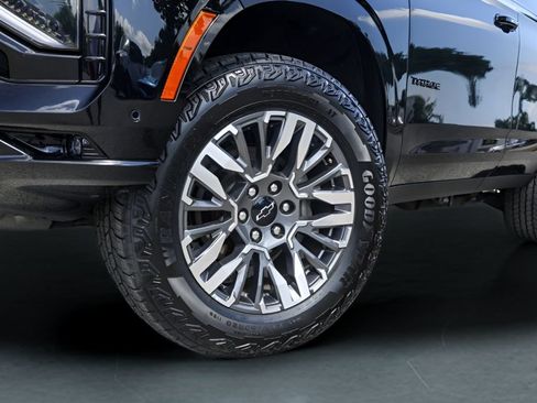 Used 2025 Chevrolet Tahoe Z71 AWD/4WD image 4