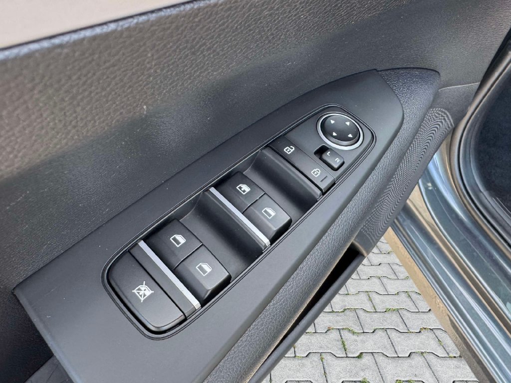 Certified 2024 Kia Forte LXS FWD image 17