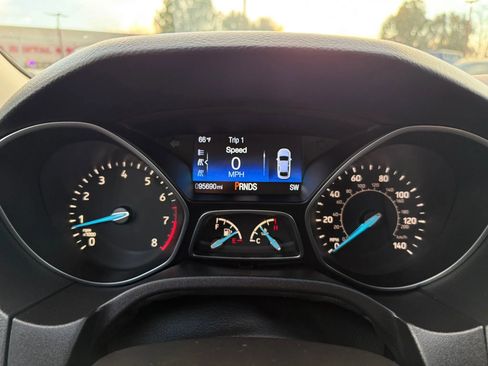 Used 2015 Ford Focus SE w/ Equipment Group 201A image 12