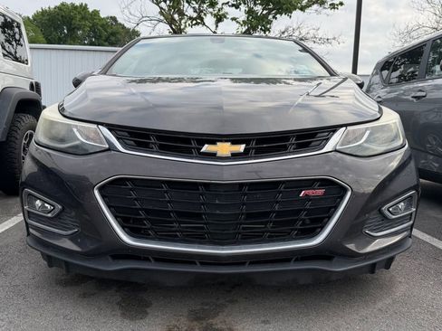 Used 2017 Chevrolet Cruze LT w/ Convenience Package FWD image 2