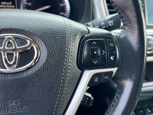 Used 2017 Toyota Highlander XLE w/ Carpet Mat Package AWD/4WD image 21