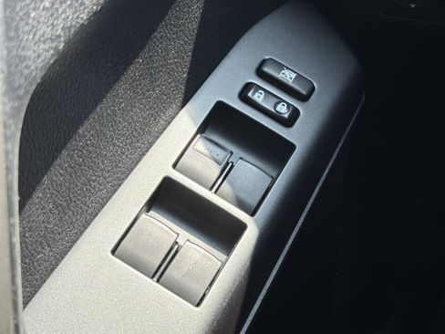 Used 2016 Toyota RAV4 LE FWD image 18