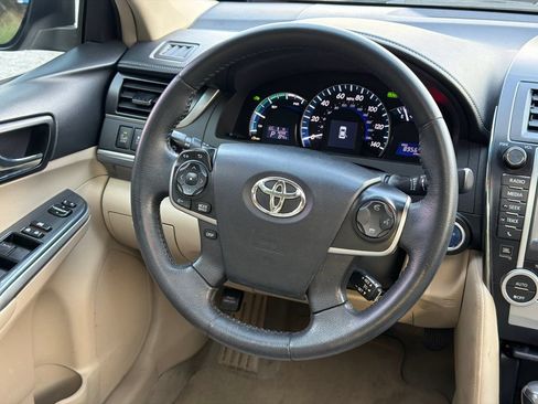 Used 2012 Toyota Camry XLE w/ Leather Pkg FWD image 28