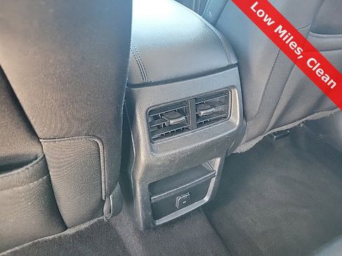 Used 2020 Ford Edge SE image 33