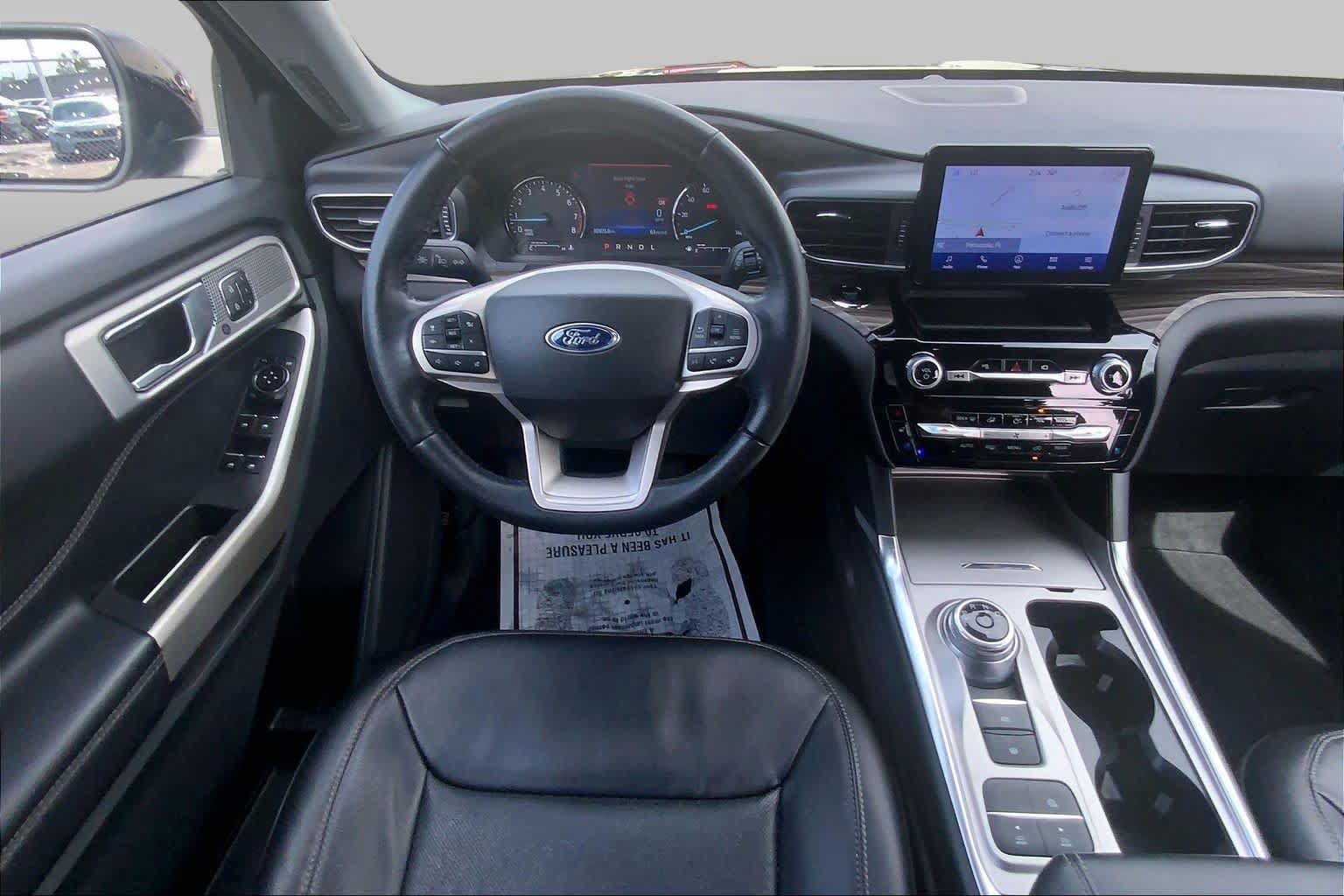Used 2022 Ford Explorer Limited w/ Equipment Group 301A RWD image 6