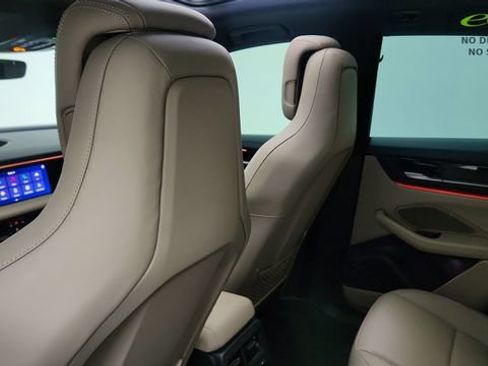 Used 2025 Porsche Macan Electric RWD image 31
