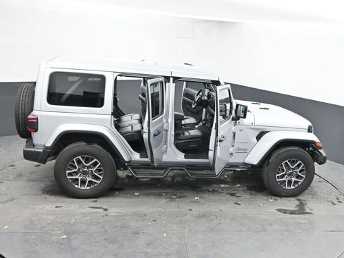 Used 2024 Jeep Wrangler Sahara image 60