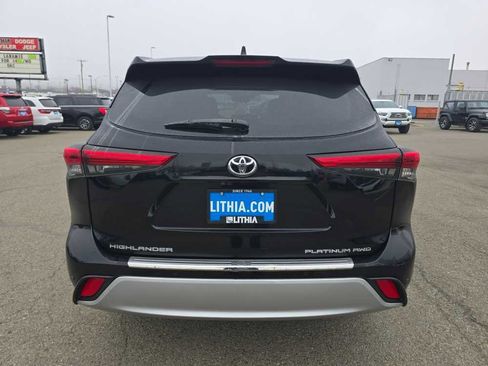 Used 2020 Toyota Highlander Platinum image 4