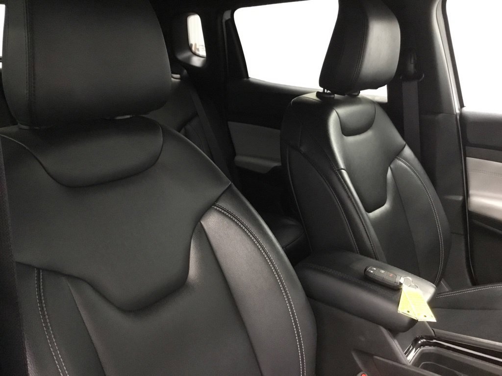 Used 2025 Jeep Compass Limited AWD/4WD image 39