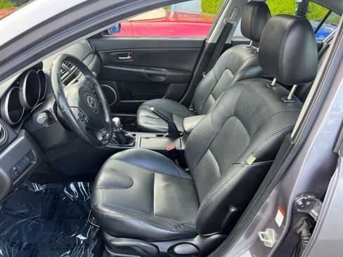 Used 2005 MAZDA MAZDA3 s w/ Moonroof & 6-CD Pkg image 8