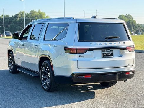 Used 2024 Jeep Wagoneer L Series III w/ Flexible Seating Group AWD/4WD image 6