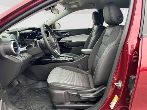 Used 2024 Chevrolet Trax LT w/ Driver Confidence Package image 18