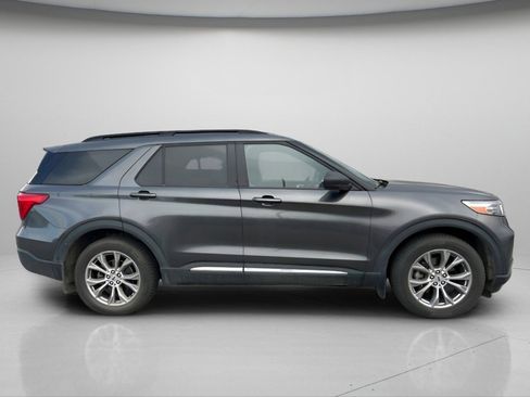 Used 2020 Ford Explorer XLT w/ Equipment Group 202A image 4